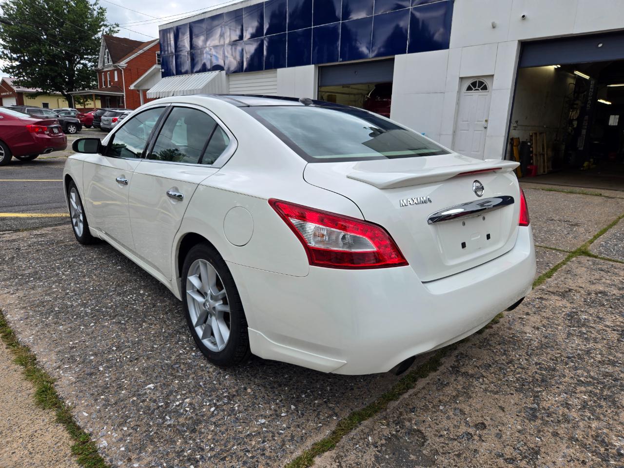 Nissan Maxima  2010