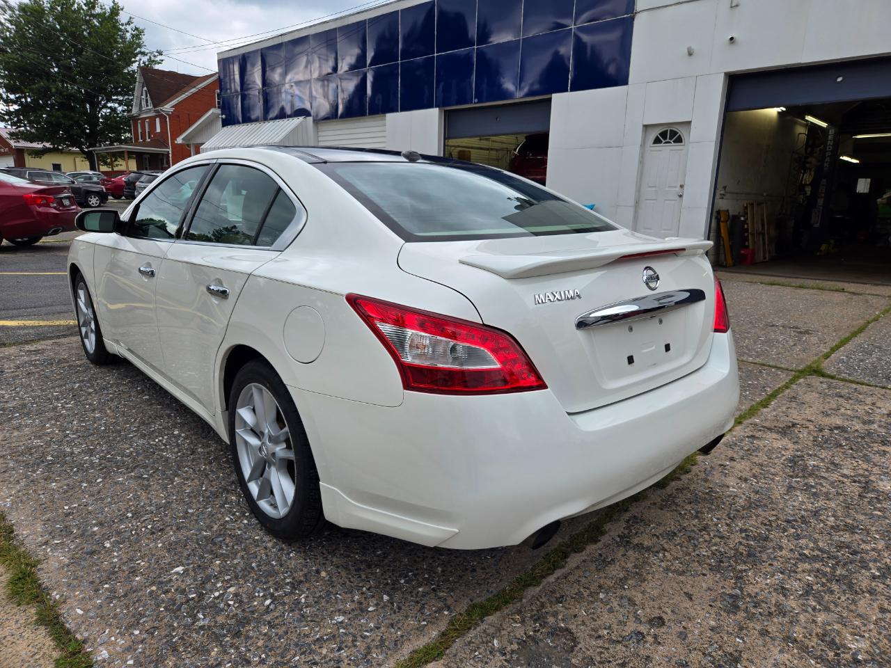 Nissan Maxima  2010