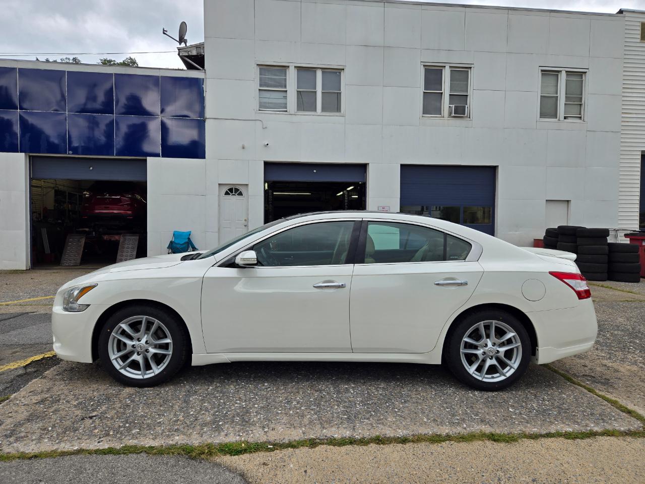 Nissan Maxima  2010