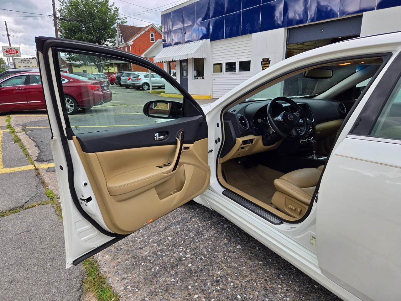 Nissan Maxima  2010