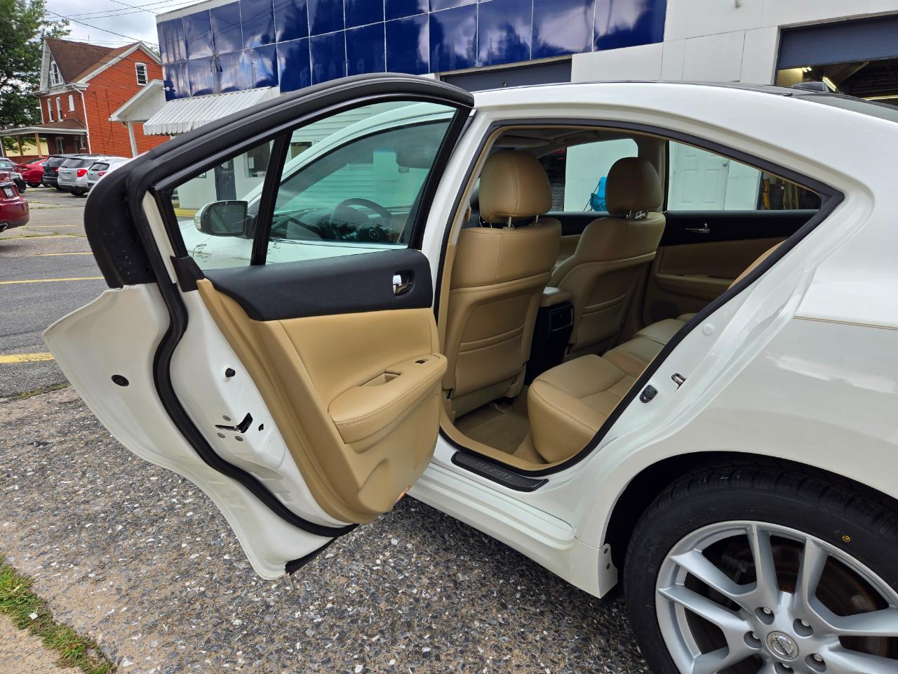 Nissan Maxima  2010