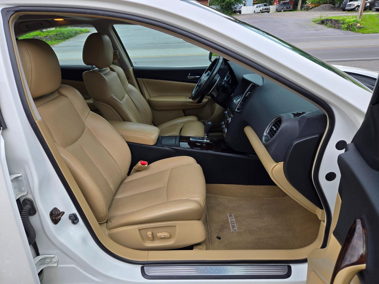 Nissan Maxima  2010