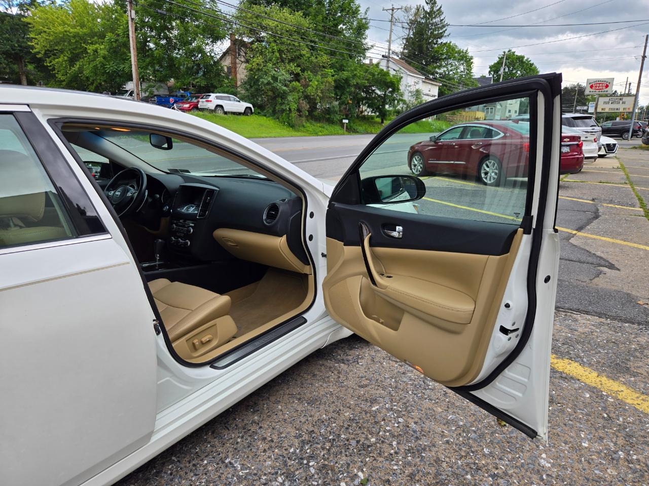 Nissan Maxima  2010