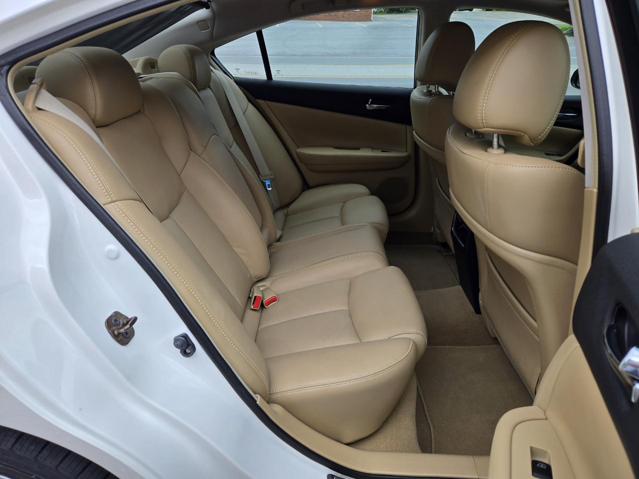 Nissan Maxima  2010