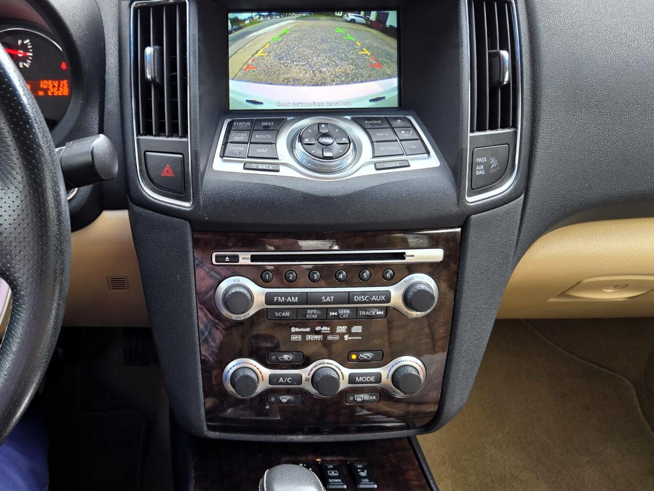 Nissan Maxima  2010