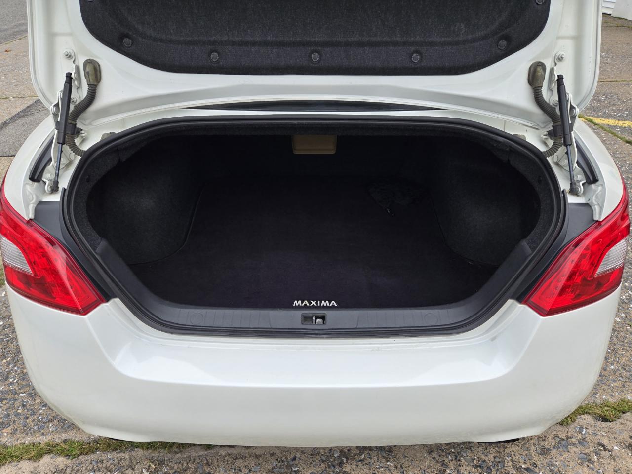 Nissan Maxima  2010