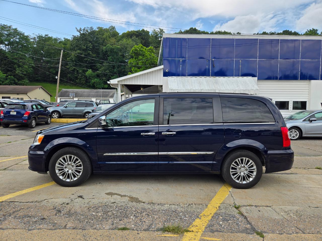 Chrysler Town & Country Touring-L 2016