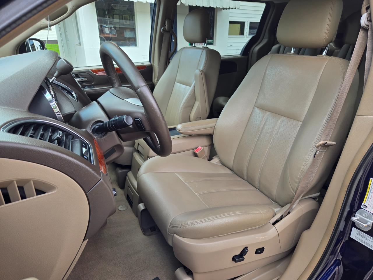 Chrysler Town & Country Touring-L 2016