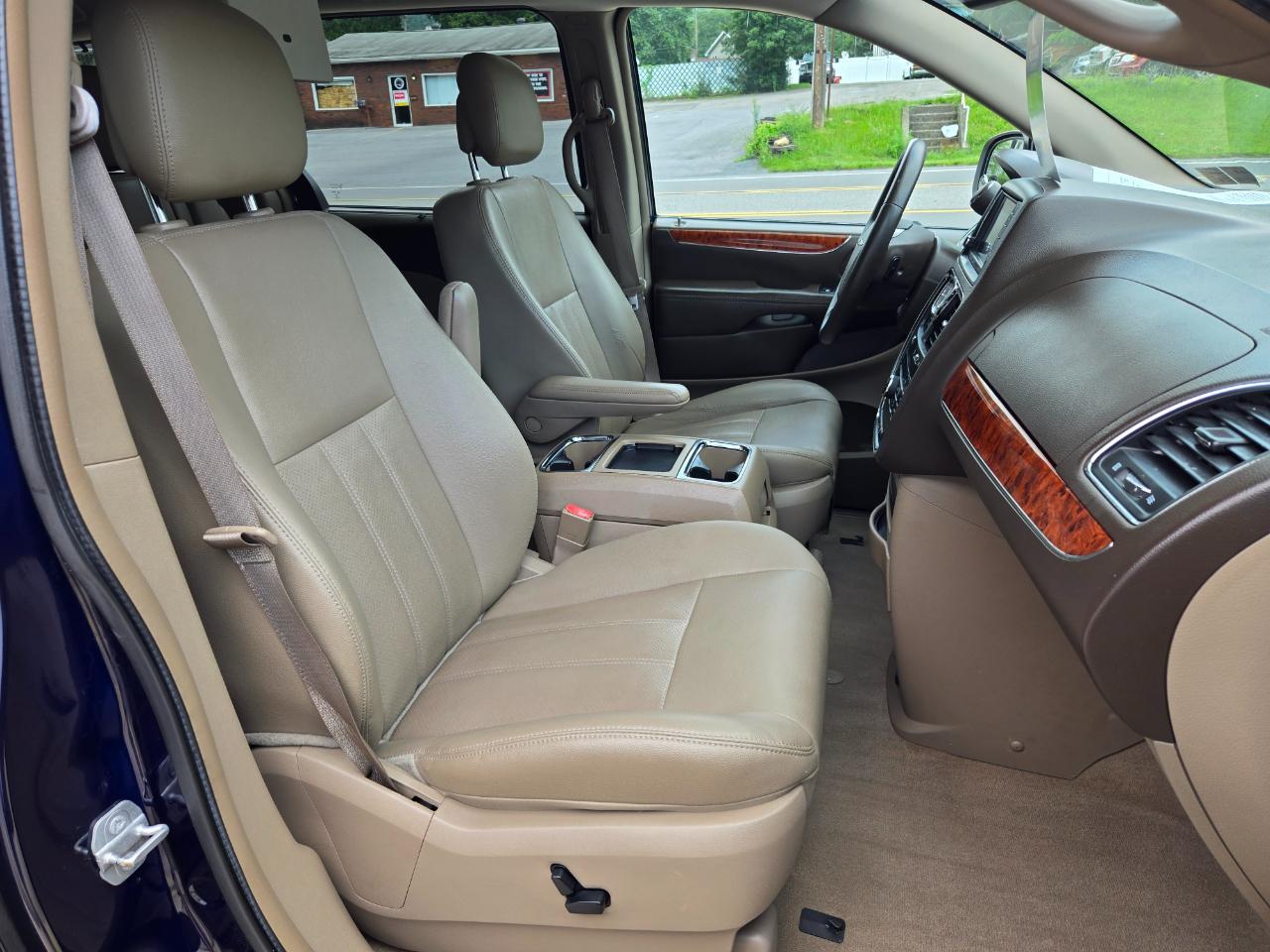 Chrysler Town & Country Touring-L 2016