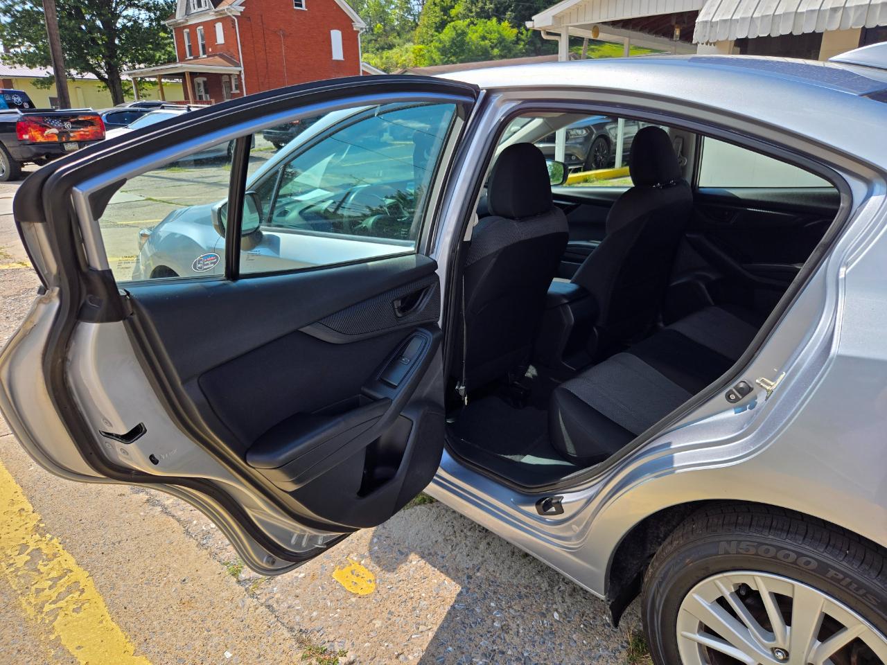 Subaru Impreza 2.0i Premium CVT 4-Door 2017