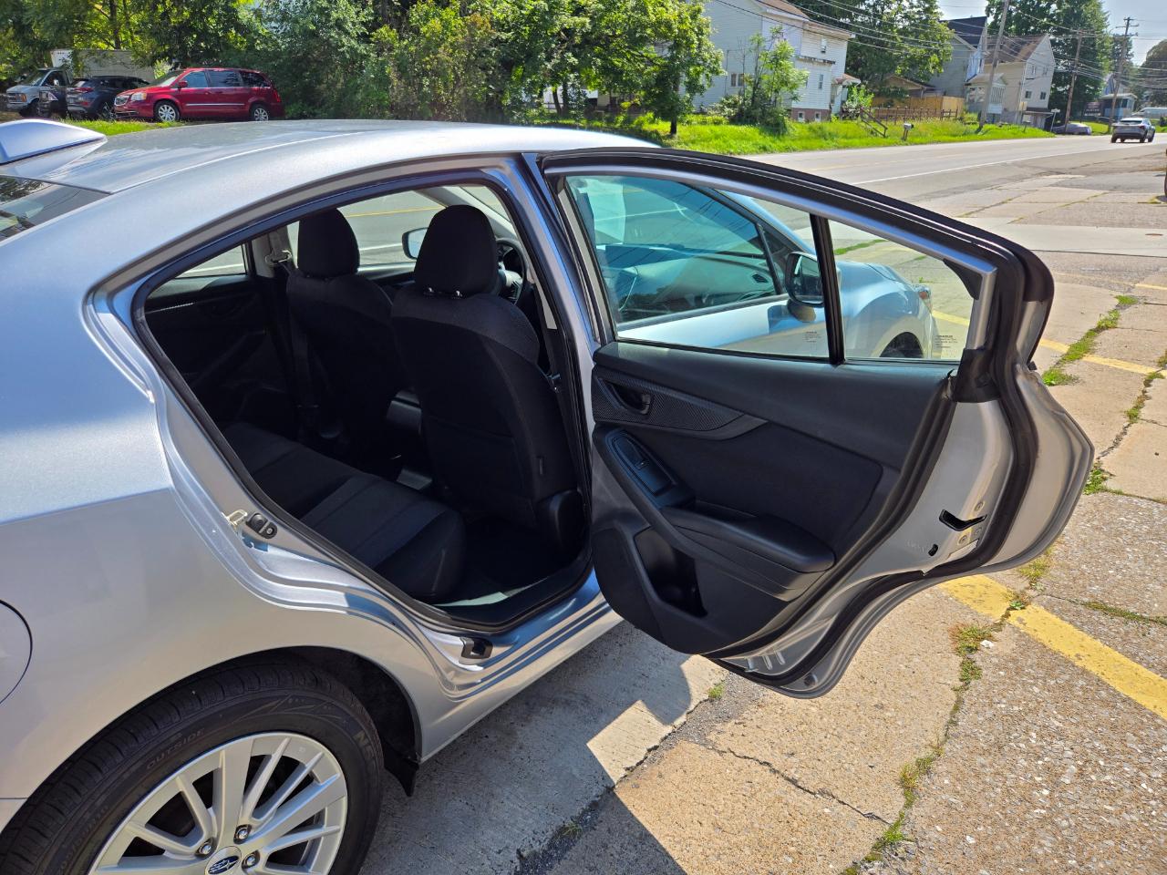 Subaru Impreza 2.0i Premium CVT 4-Door 2017