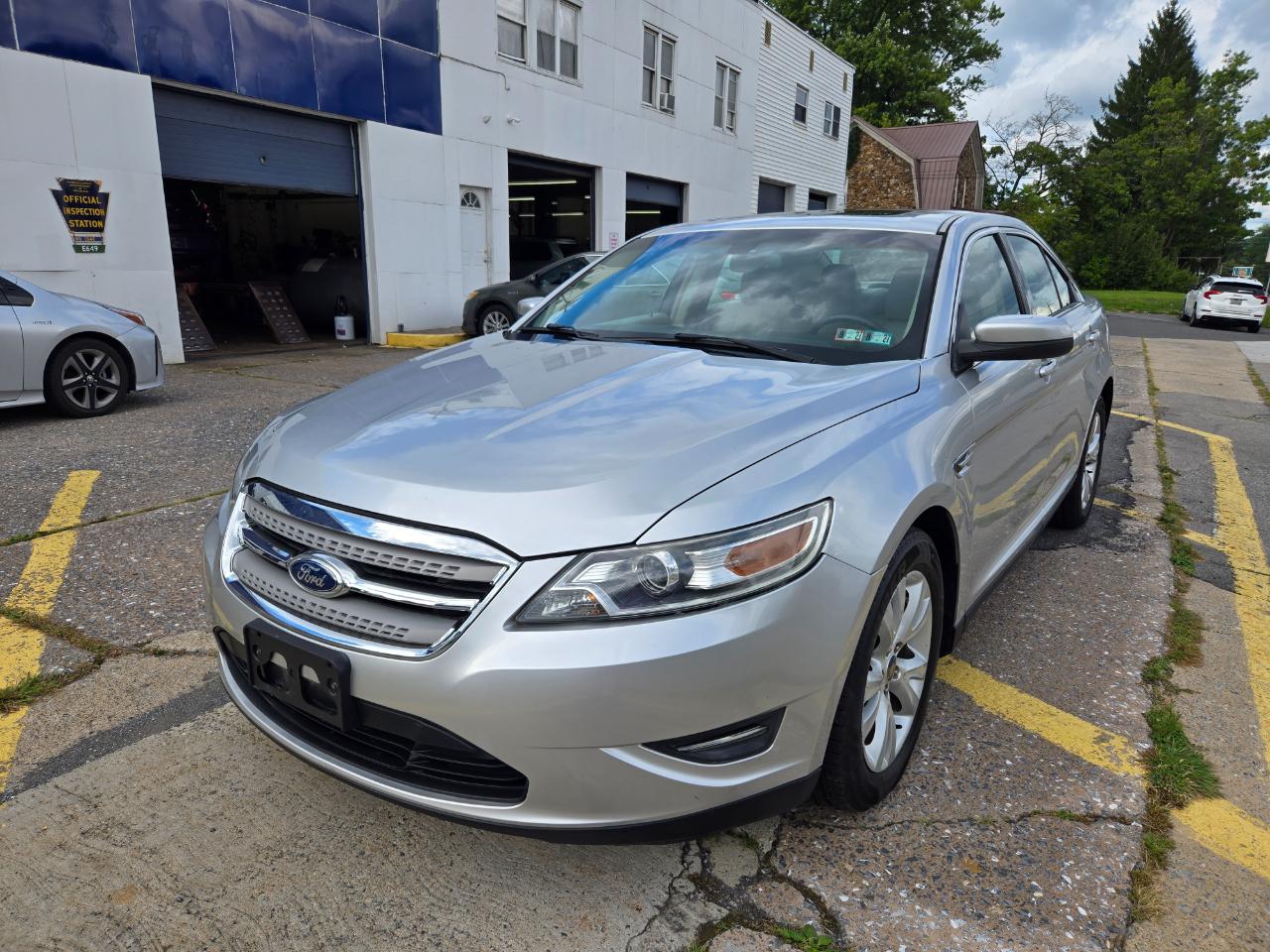 Ford Taurus SEL FWD 2012
