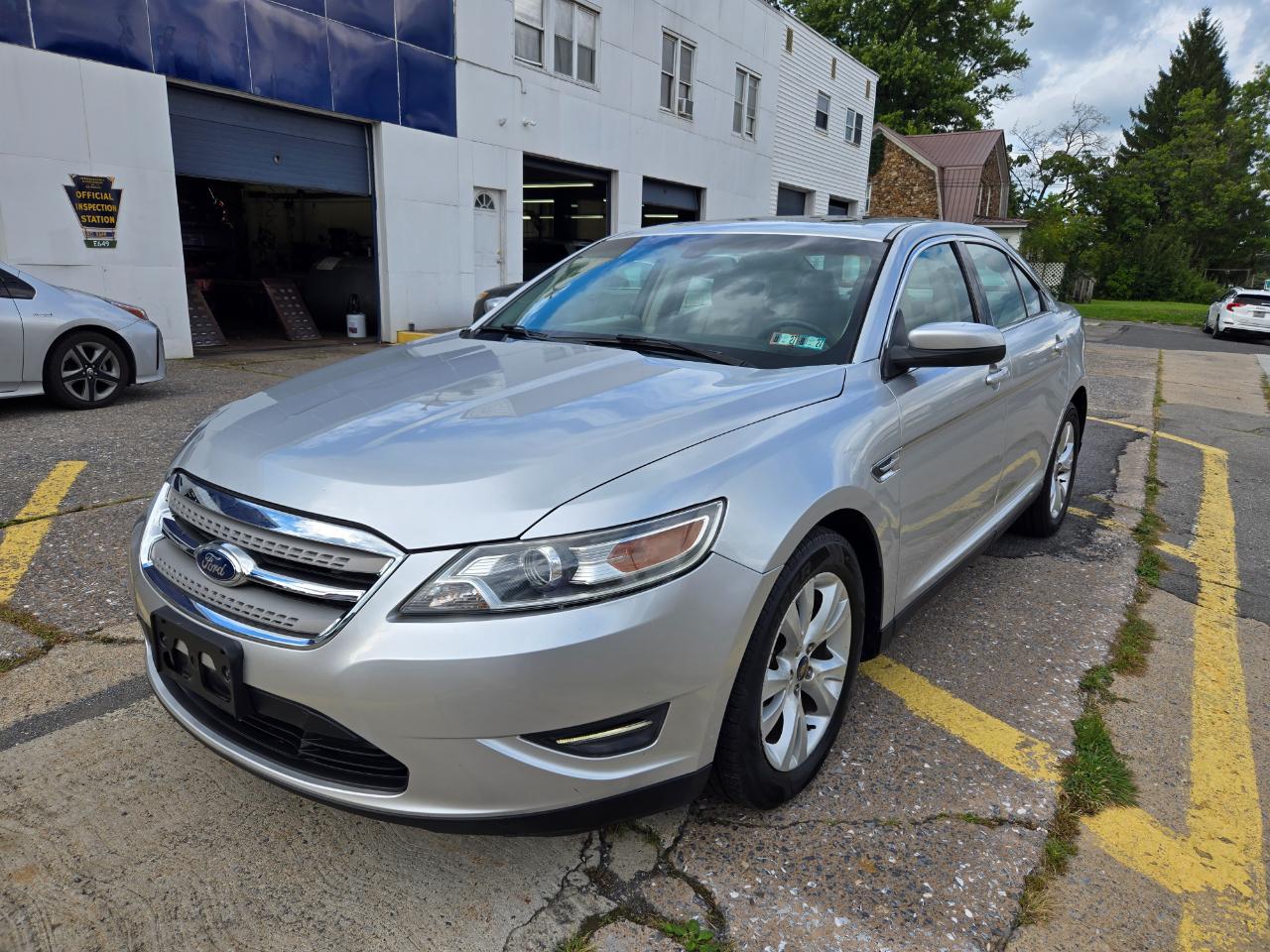 Ford Taurus SEL FWD 2012