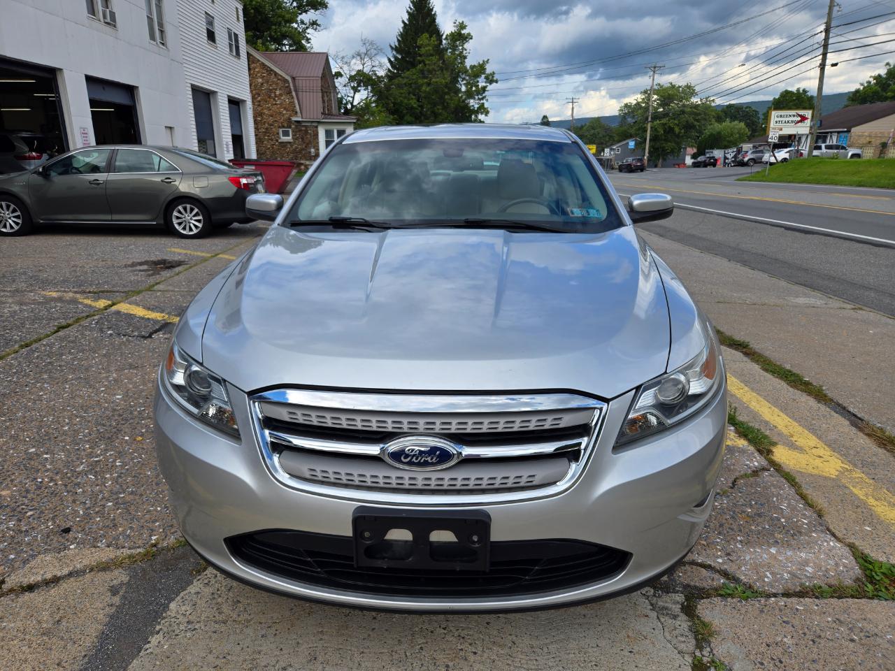 Ford Taurus SEL FWD 2012