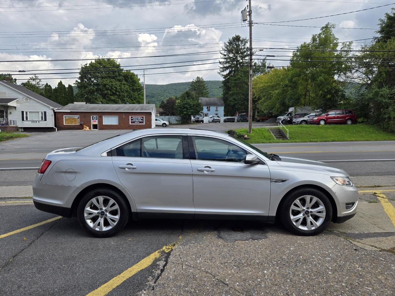 Ford Taurus SEL FWD 2012