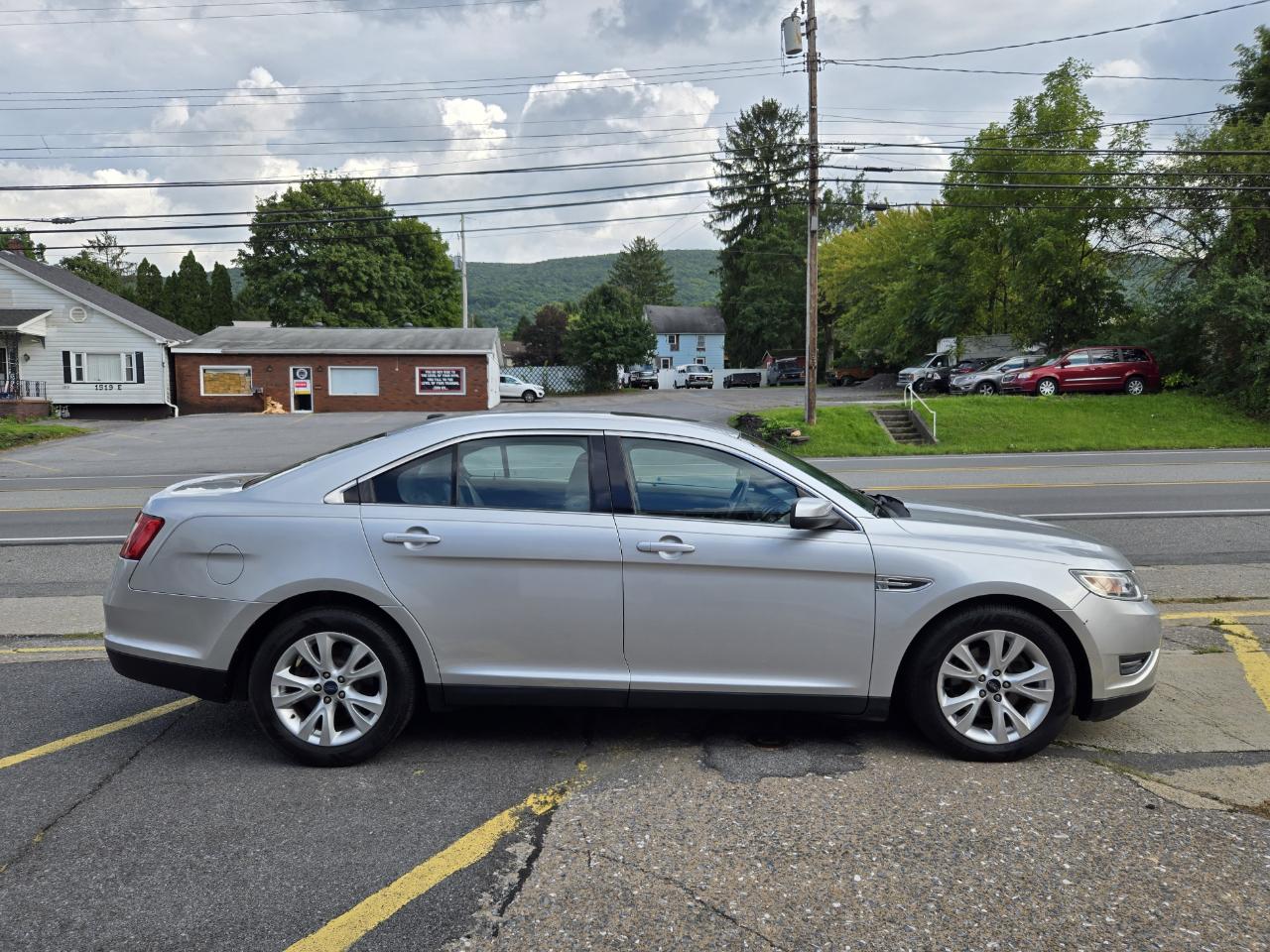 Ford Taurus SEL FWD 2012