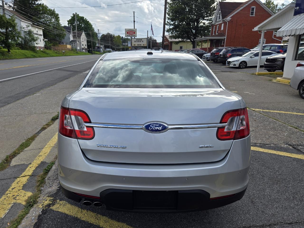 Ford Taurus SEL FWD 2012