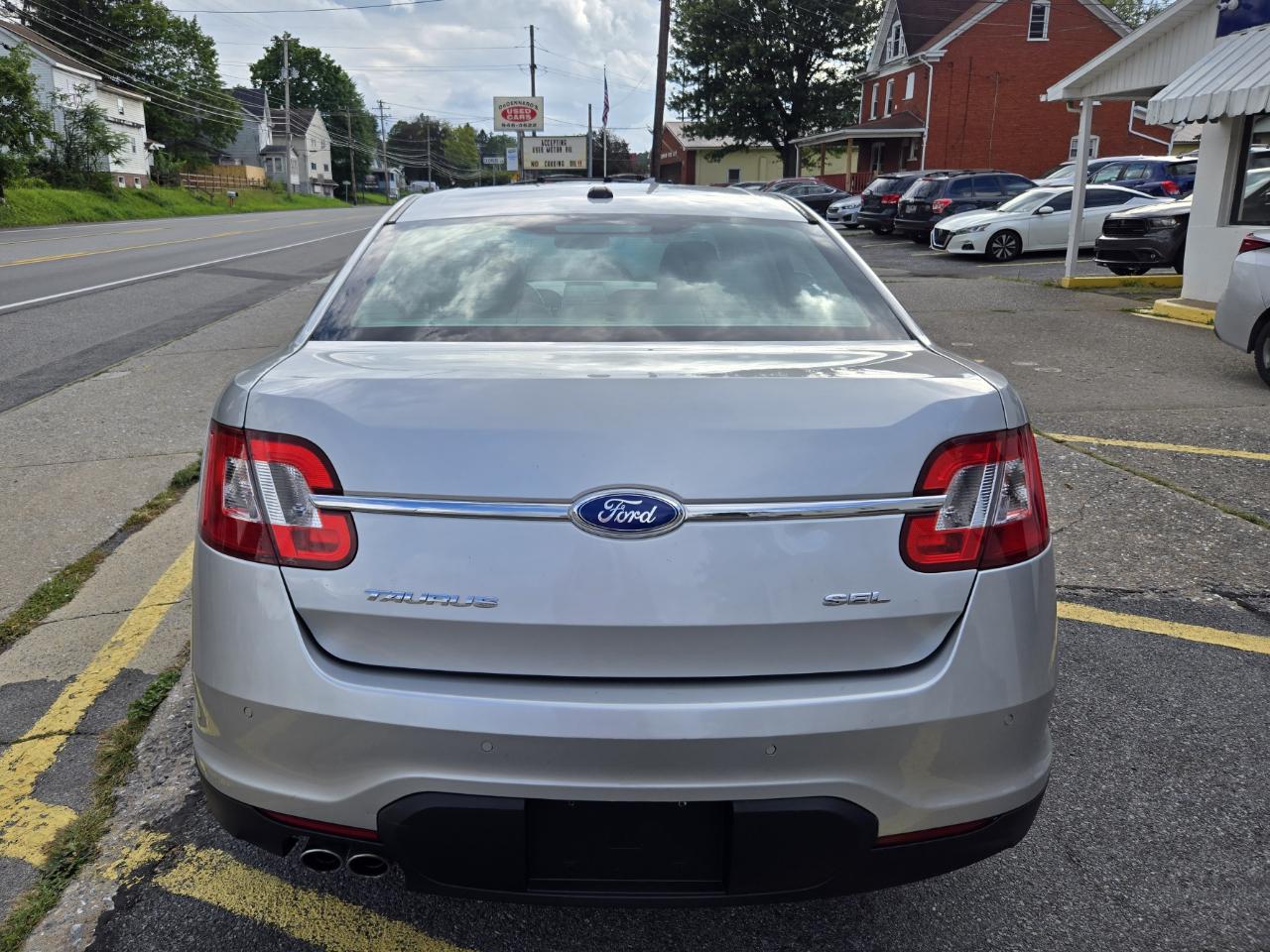 Ford Taurus SEL FWD 2012