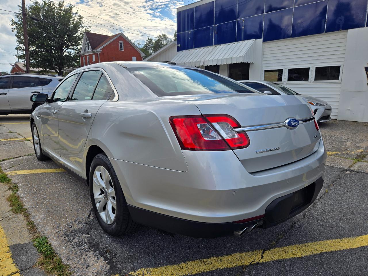 Ford Taurus SEL FWD 2012