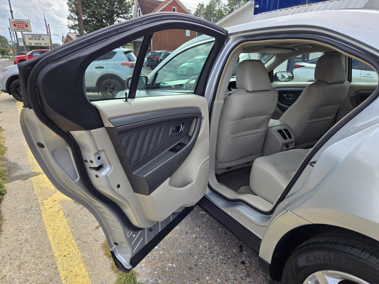 Ford Taurus SEL FWD 2012
