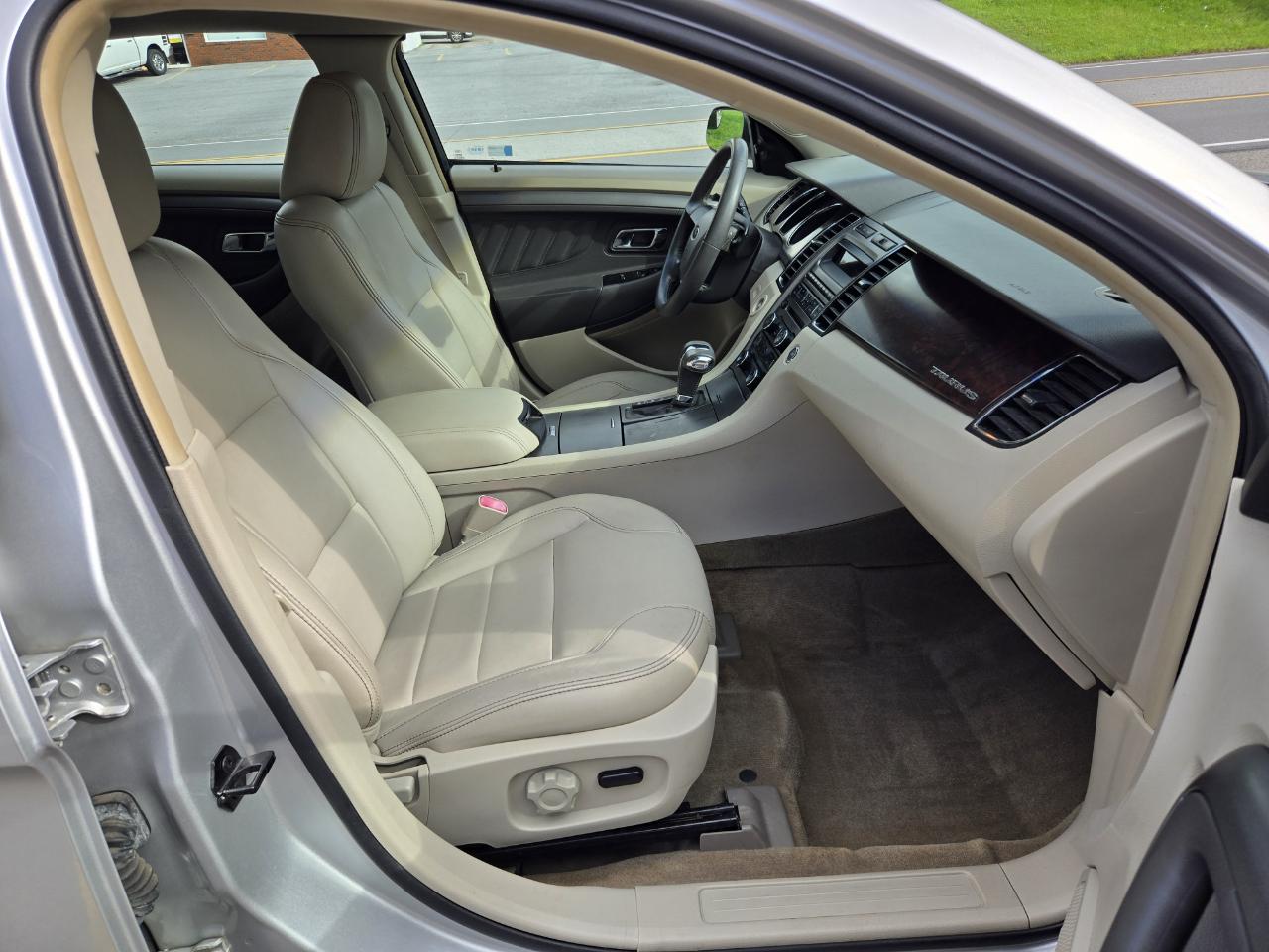 Ford Taurus SEL FWD 2012