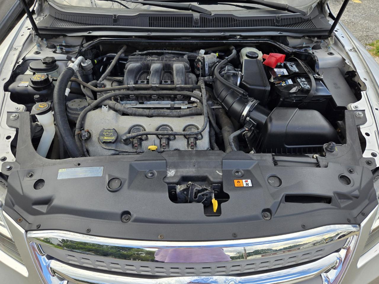 Ford Taurus SEL FWD 2012