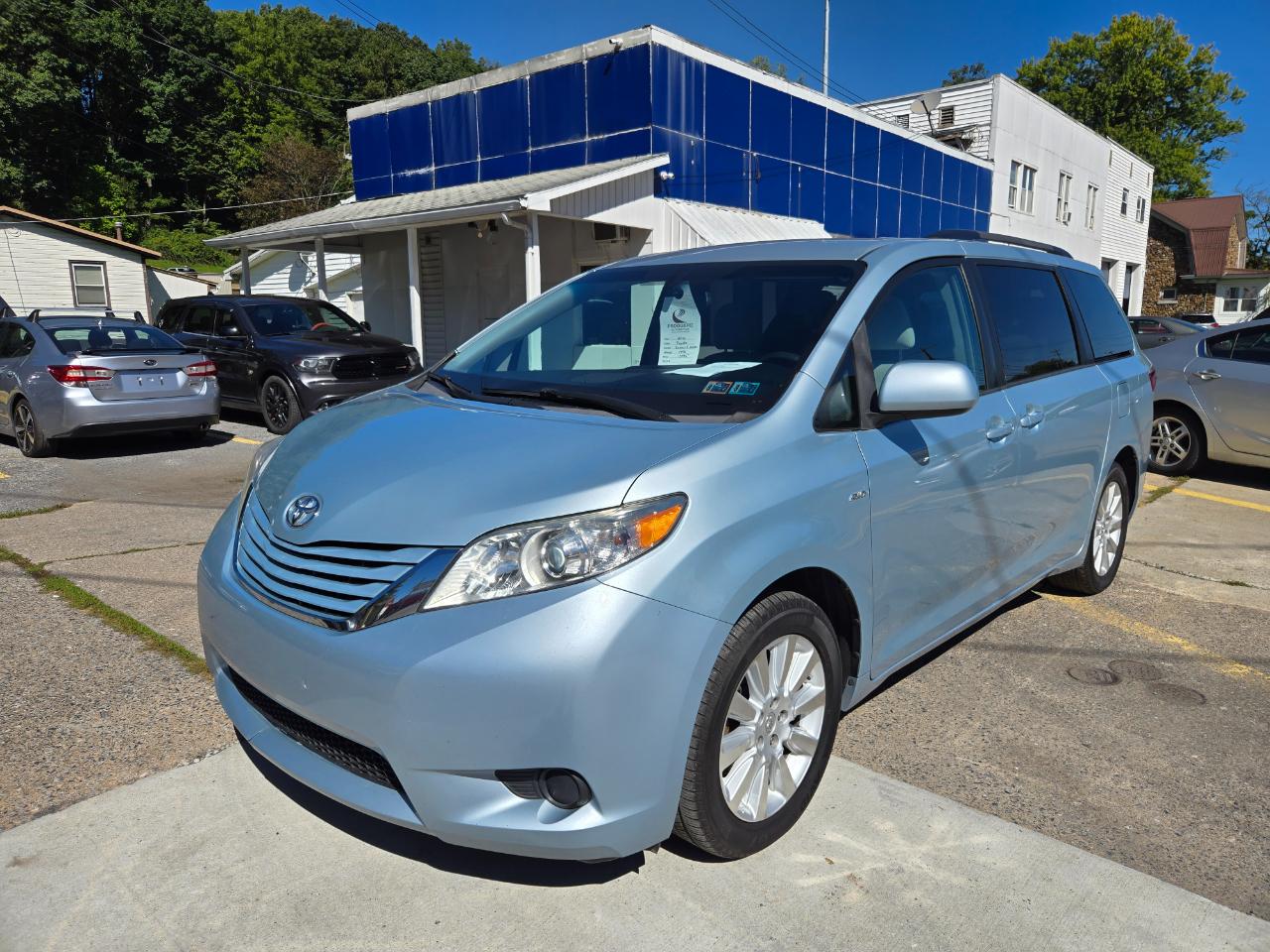 Toyota Sienna LE AWD 7-Passenger V6 2016