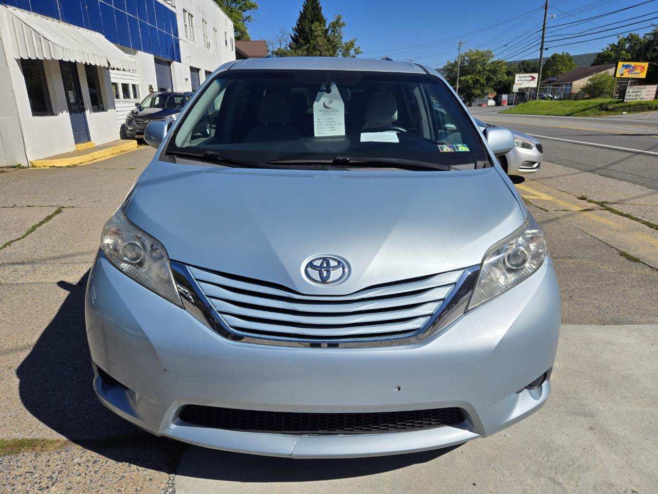 Toyota Sienna LE AWD 7-Passenger V6 2016