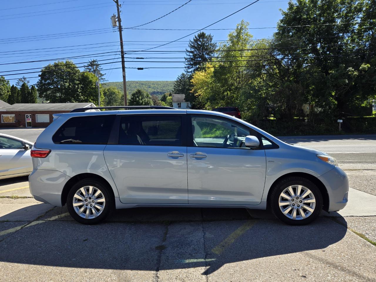 Toyota Sienna LE AWD 7-Passenger V6 2016