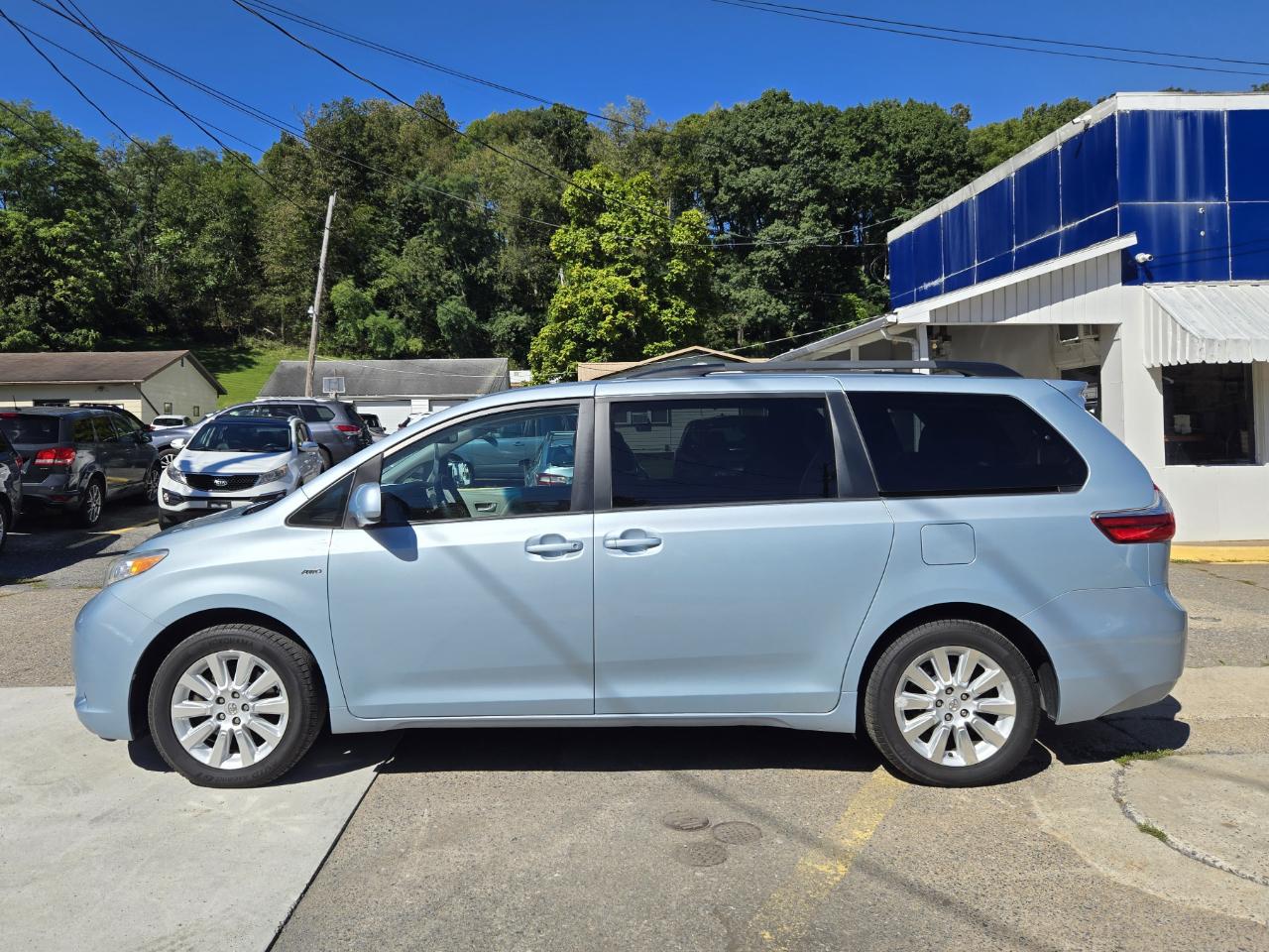 Toyota Sienna LE AWD 7-Passenger V6 2016