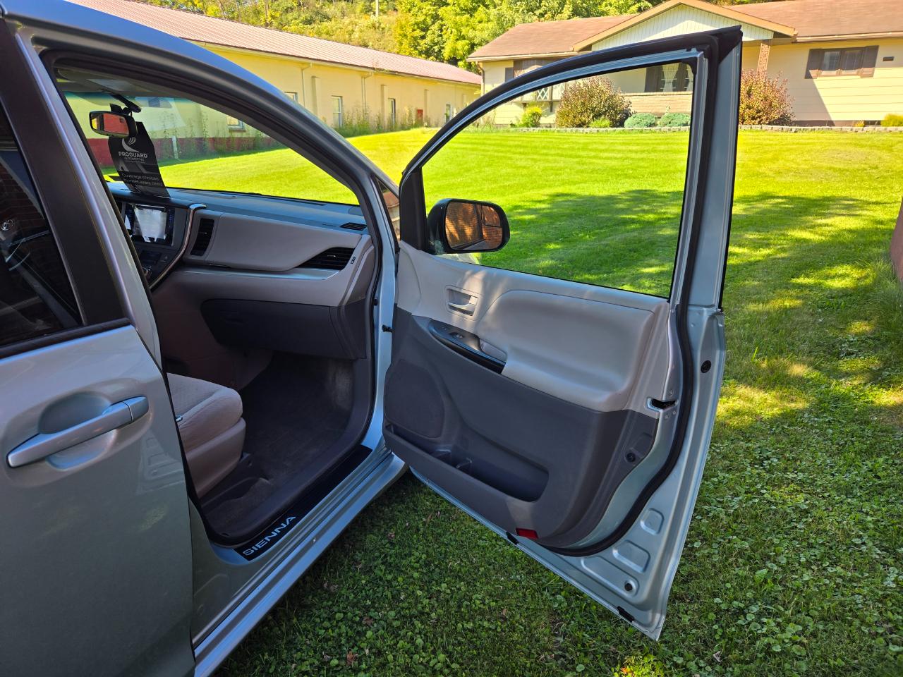 Toyota Sienna LE AWD 7-Passenger V6 2016