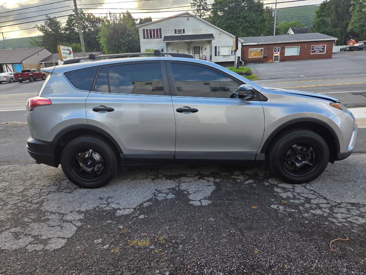 Toyota RAV4 LE AWD 2016