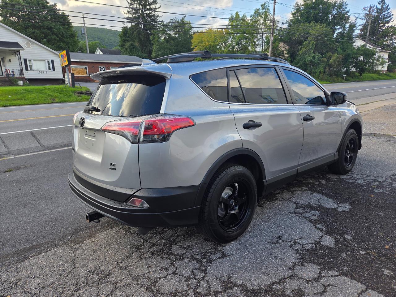 Toyota RAV4 LE AWD 2016