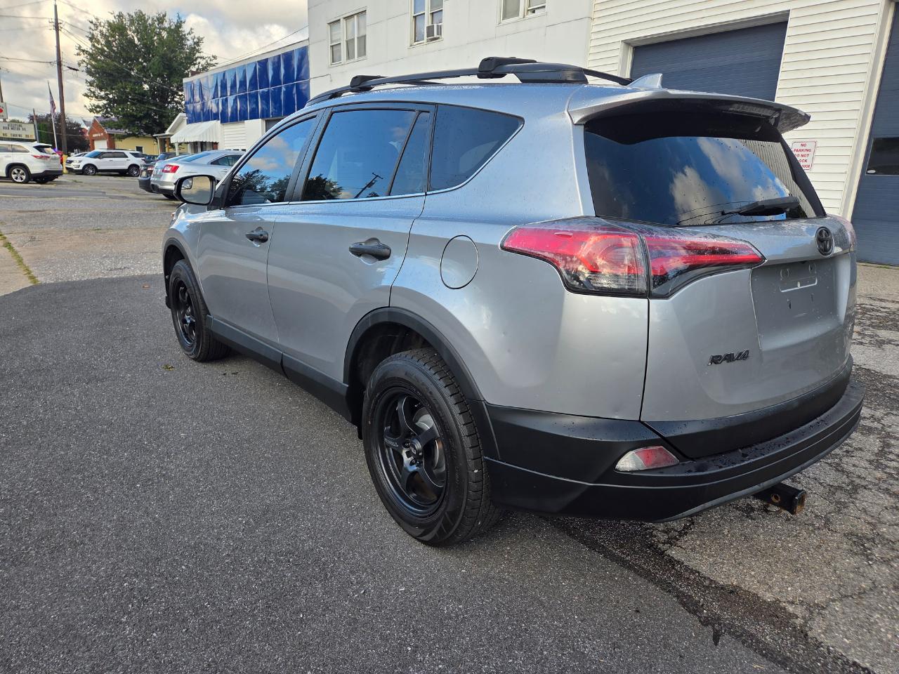 Toyota RAV4 LE AWD 2016