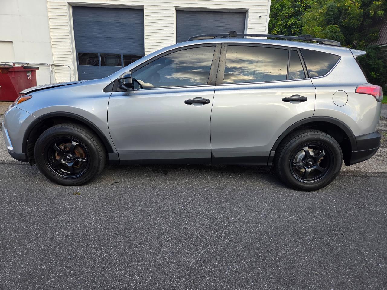 Toyota RAV4 LE AWD 2016