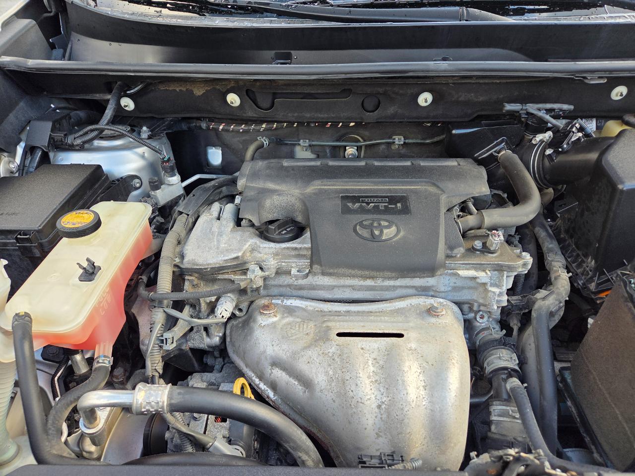 Toyota RAV4 LE AWD 2016