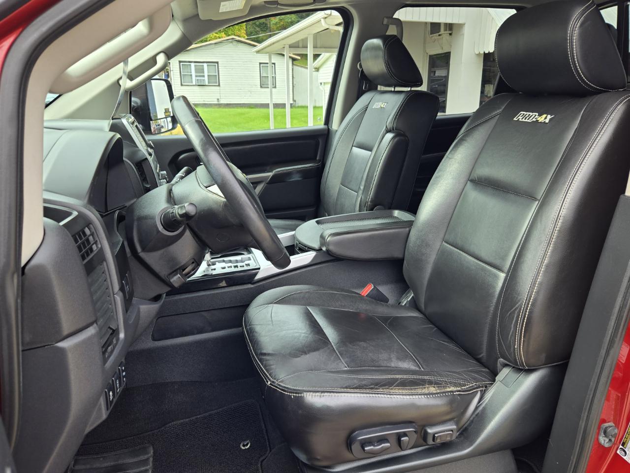 Nissan Titan PRO-4X Crew Cab 4WD 2015