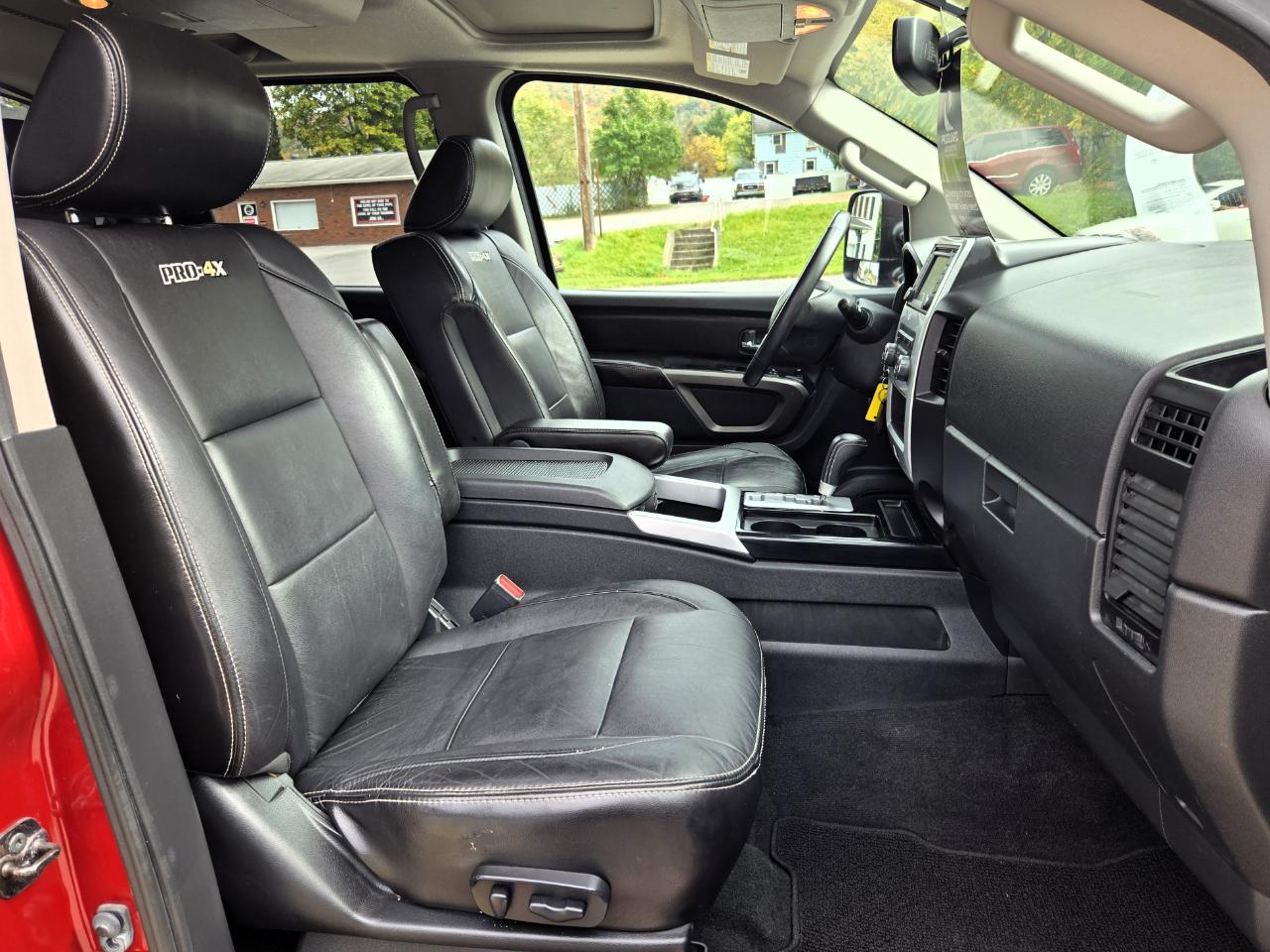Nissan Titan PRO-4X Crew Cab 4WD 2015