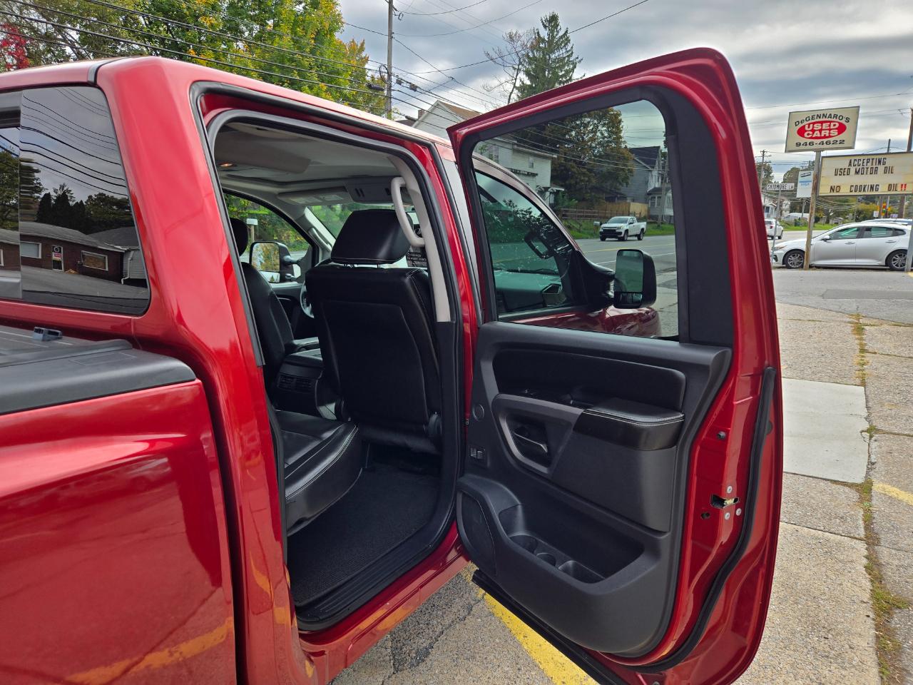 Nissan Titan PRO-4X Crew Cab 4WD 2015
