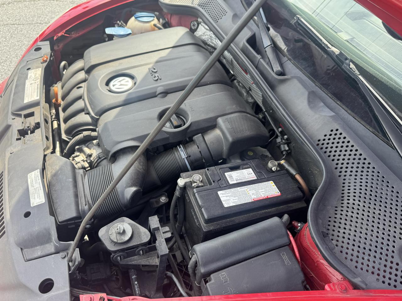 Volkswagen Beetle 2dr Cpe Man 2.5L PZEV 2012