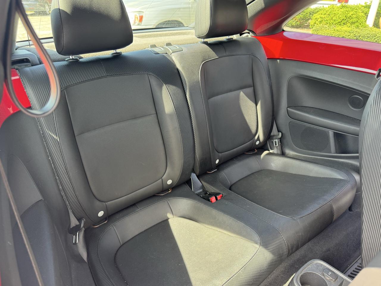 Volkswagen Beetle 2dr Cpe Man 2.5L PZEV 2012