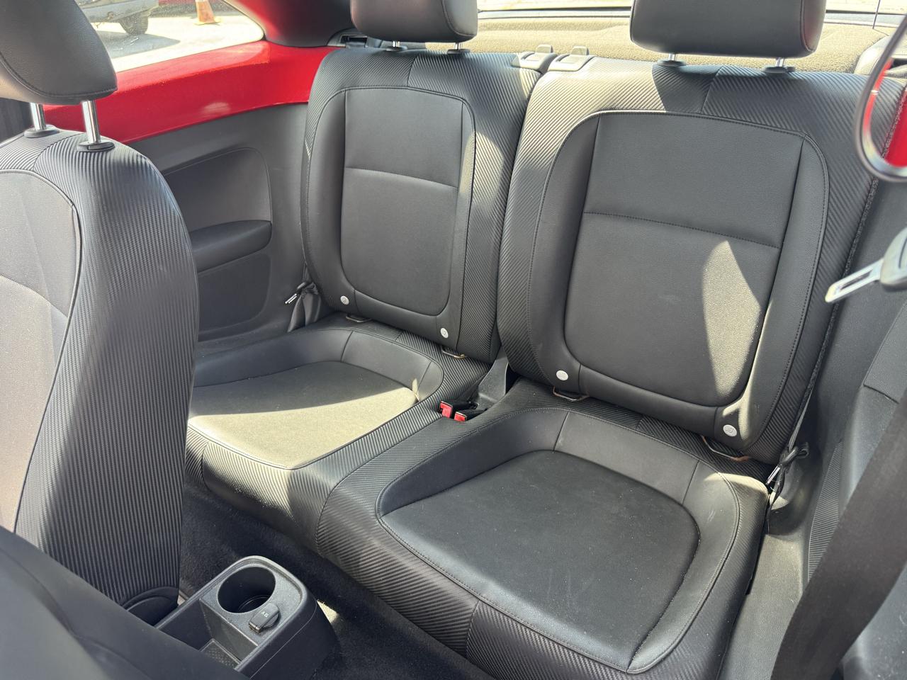 Volkswagen Beetle 2dr Cpe Man 2.5L PZEV 2012