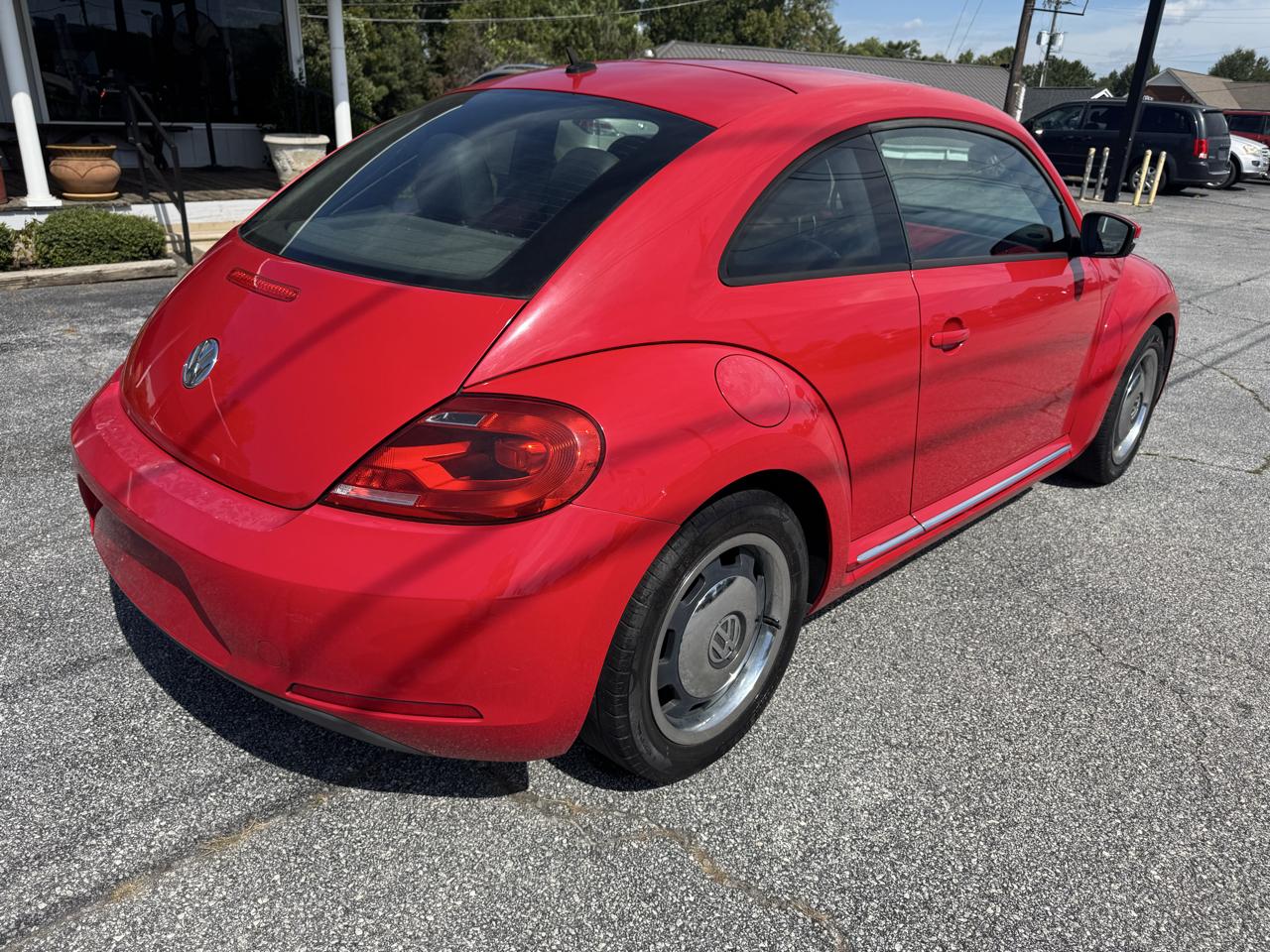 Volkswagen Beetle 2dr Cpe Man 2.5L PZEV 2012