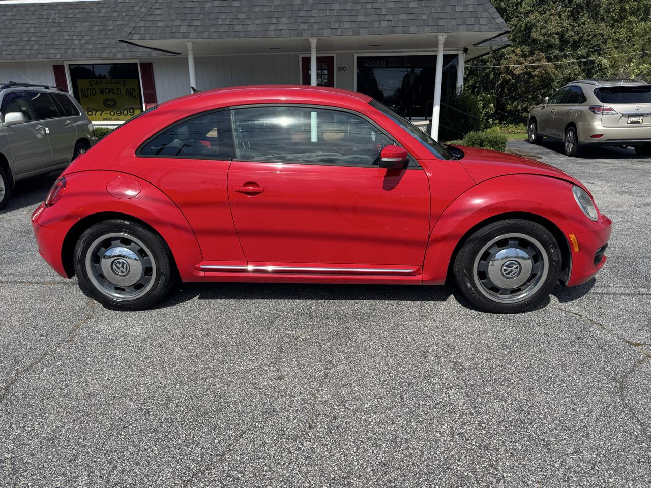 Volkswagen Beetle 2dr Cpe Man 2.5L PZEV 2012