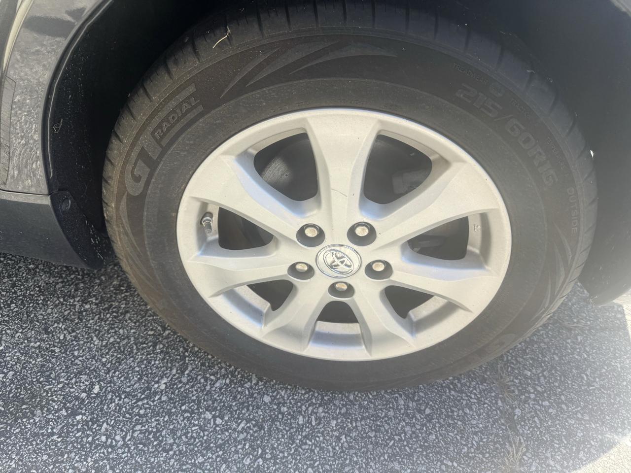 Toyota Camry Base 6-Spd AT 2011