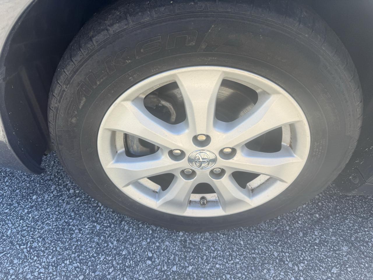Toyota Camry Base 6-Spd AT 2011