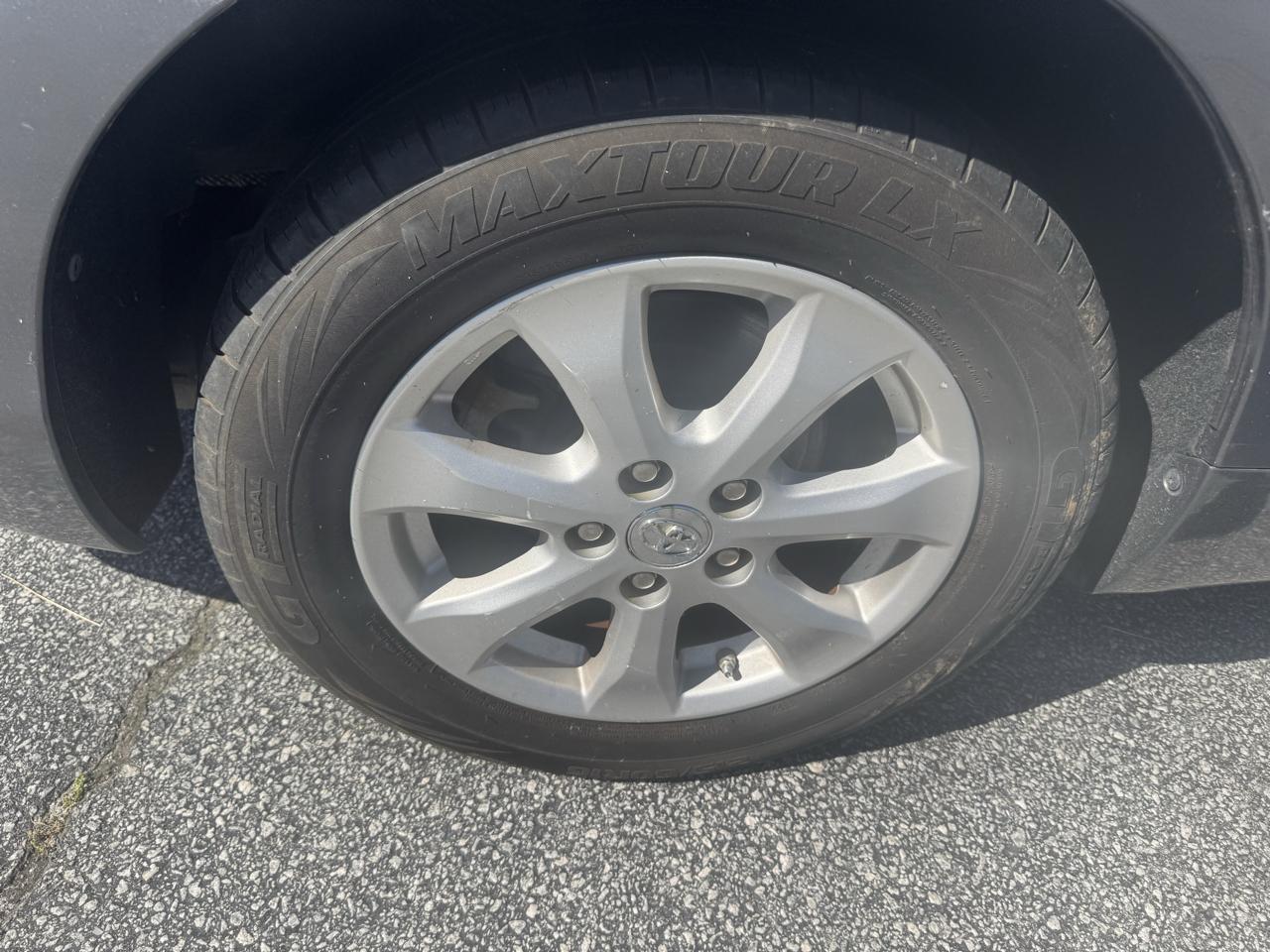 Toyota Camry Base 6-Spd AT 2011
