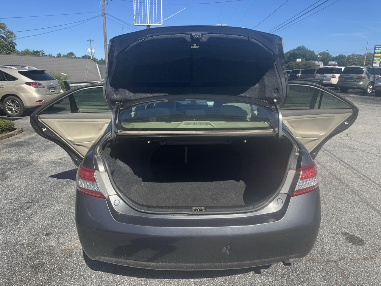 Toyota Camry Base 6-Spd AT 2011