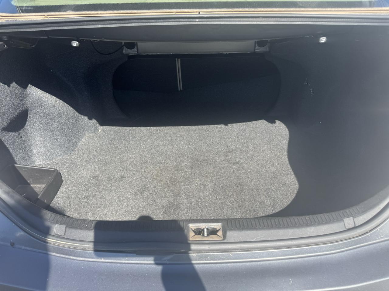 Toyota Camry Base 6-Spd AT 2011