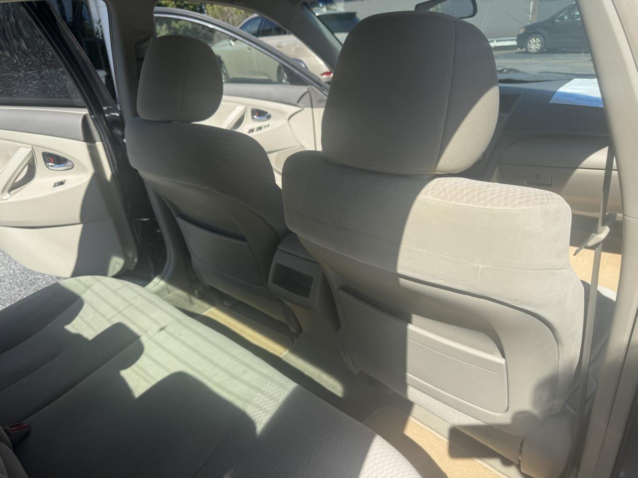 Toyota Camry Base 6-Spd AT 2011